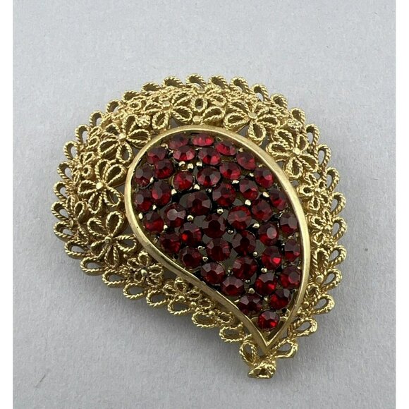 Vintage KARU Brooch Pin Red Ruby Rhinestones Gold Tone Floral Filigree Paisley - Picture 1 of 7